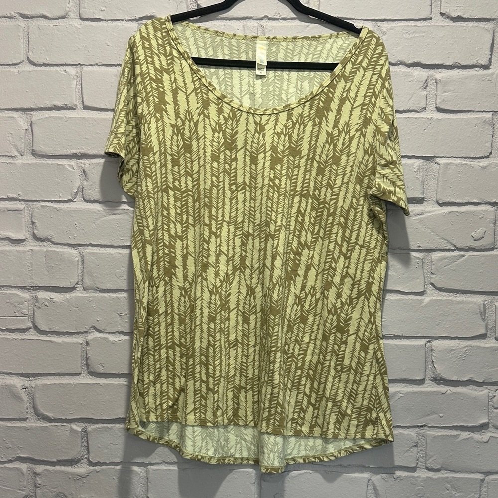 NWOT LuLaRoe Olive and Beige Leaf Print Short Sleeve Top size XL